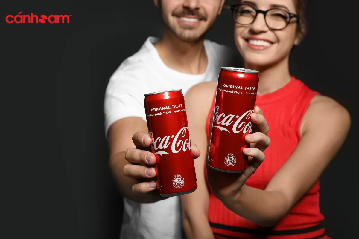 Brand Image Coca Cola xây dựng hình ảnh là một thương hiệu mang đến hạnh phúc cho khách hàng